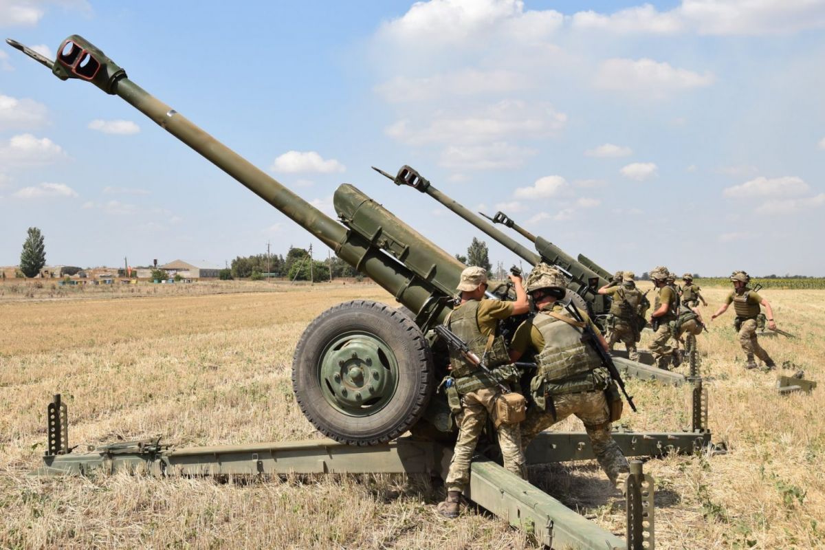 Євросоюз планує додатково надати 500 мільйонів євро на військову допомогу Україні. Ці гроші підуть "на тяжке озброєння" Євросоюз планує додатково надати 500 мільйонів євро на військову допомогу Україні. Ці гроші підуть "на тяжке озброєння"
