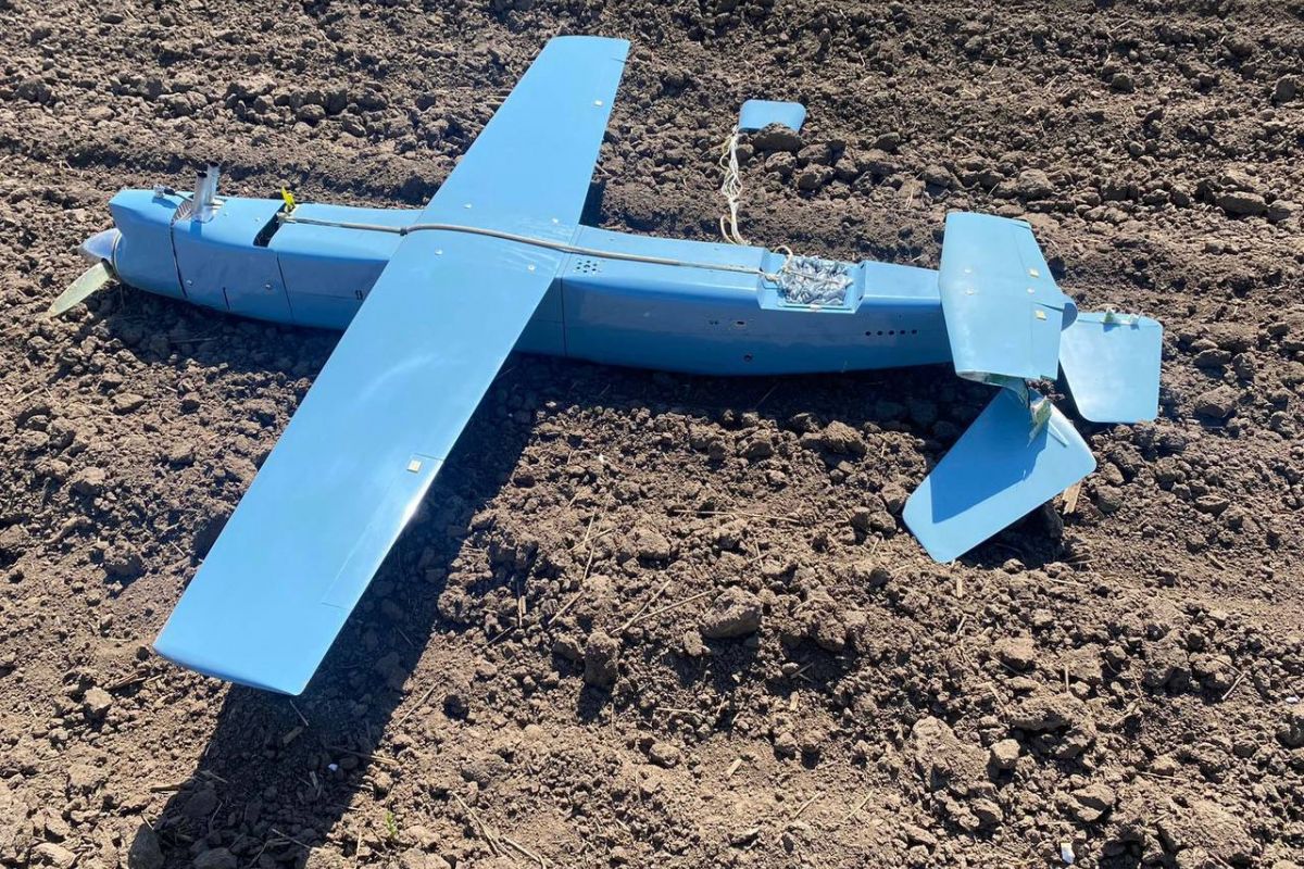 Прикордонники «приземлили» ворожий БПЛА «Картограф» на Харківщині Прикордонники «приземлили» ворожий БПЛА «Картограф» на Харківщині