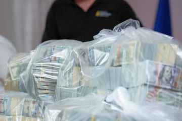 Взятка в $6 миллионов: Кто помогал взяточникам в ОП, ГПУ и достал кэш Взятка в $6 миллионов: Кто помогал взяточникам в ОП, ГПУ и достал кэш