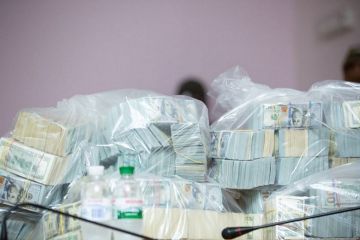 Взятка в $6 миллионов: кто помогал взяточникам в ОП, ГПУ и достал кэш Взятка в $6 миллионов: кто помогал взяточникам в ОП, ГПУ и достал кэш