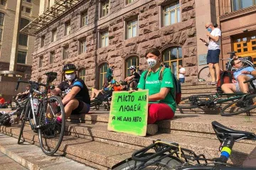 ​«Лежачий» протест велосипедистів під Київською мерією