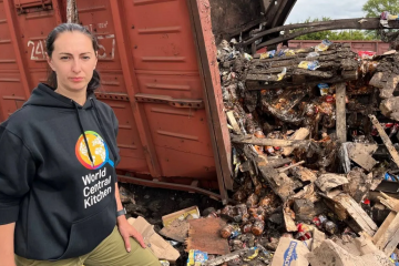 За 600 метрів від вокзалу – ракети рф знищили вагон з гуманітаркою на сході України За 600 метрів від вокзалу – ракети рф знищили вагон з гуманітаркою на сході України