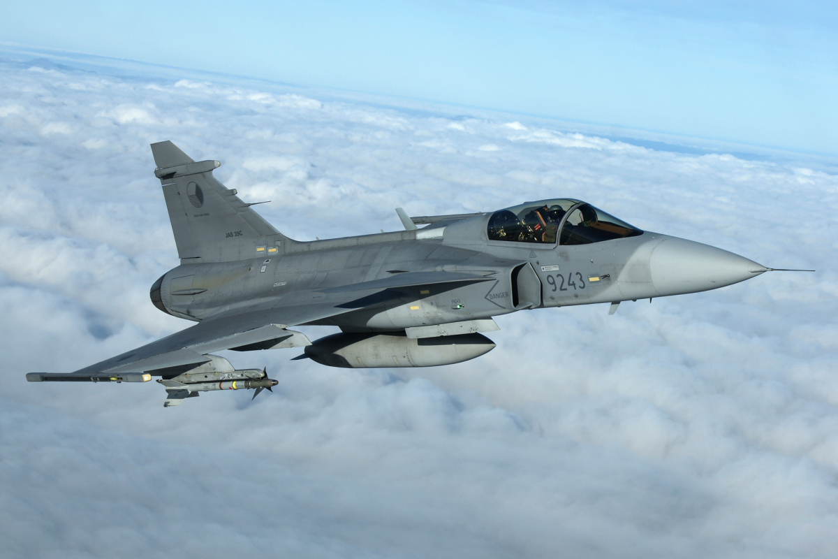 Українські льотчики пройдуть навчання на винищувачах Gripen Українські льотчики пройдуть навчання на винищувачах Gripen