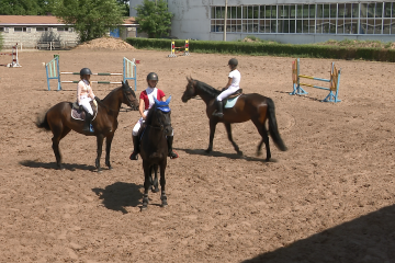 У Дніпрі розпочалися змагання з кінного спорту У Дніпрі розпочалися змагання з кінного спорту