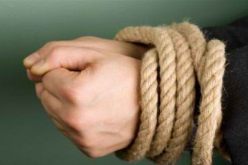 На Дніпропетровщині викрили злочинне угруповання, яке силоміць утримувало людину На Дніпропетровщині викрили злочинне угруповання, яке силоміць утримувало людину