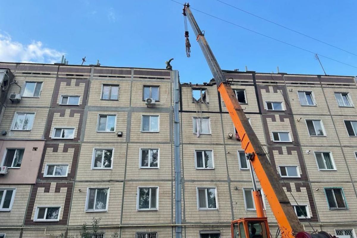 росіяни з "Градів" обстріляли житловий квартал Нікополя росіяни з "Градів" обстріляли житловий квартал Нікополя