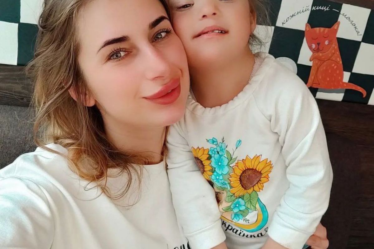 Мати дівчинки з Вінниці ще не знає, що її доньку вбила ворожа ракета Мати дівчинки з Вінниці ще не знає, що її доньку вбила ворожа ракета