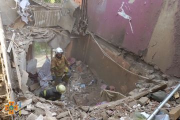 Дніпропетровська область, Нікополь. О 10:15 рятувальниками з-під завалів вилучено тіла 2 загиблих осіб  Дніпропетровська область, Нікополь. О 10:15 рятувальниками з-під завалів вилучено тіла 2 загиблих осіб