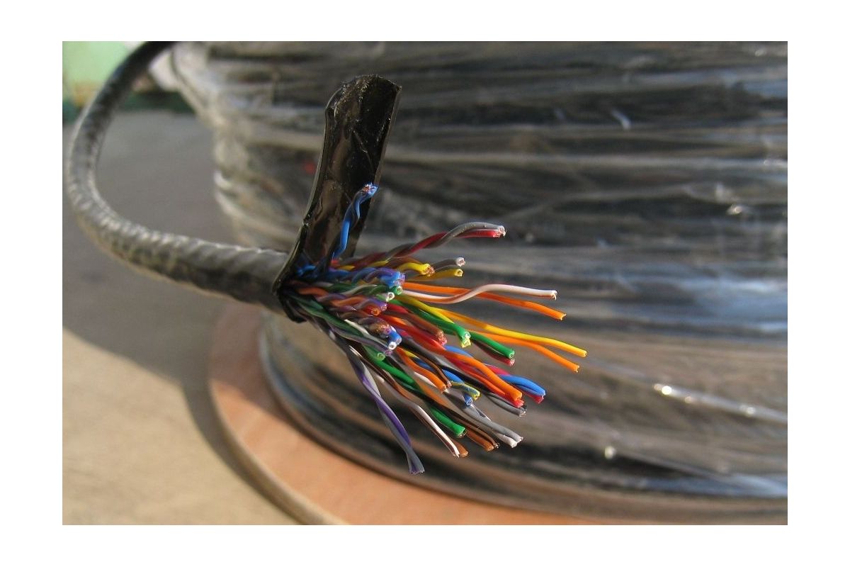 Двом приятелям загрожує до 5 років ув’язнення за крадіжки кабелів «Укртелекому» Двом приятелям загрожує до 5 років ув’язнення за крадіжки кабелів «Укртелекому»