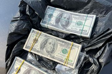 Вимагали від підприємця 30 тис. доларів США хабаря за оренду озера – викрито адвоката та спільника Вимагали від підприємця 30 тис. доларів США хабаря за оренду озера – викрито адвоката та спільника