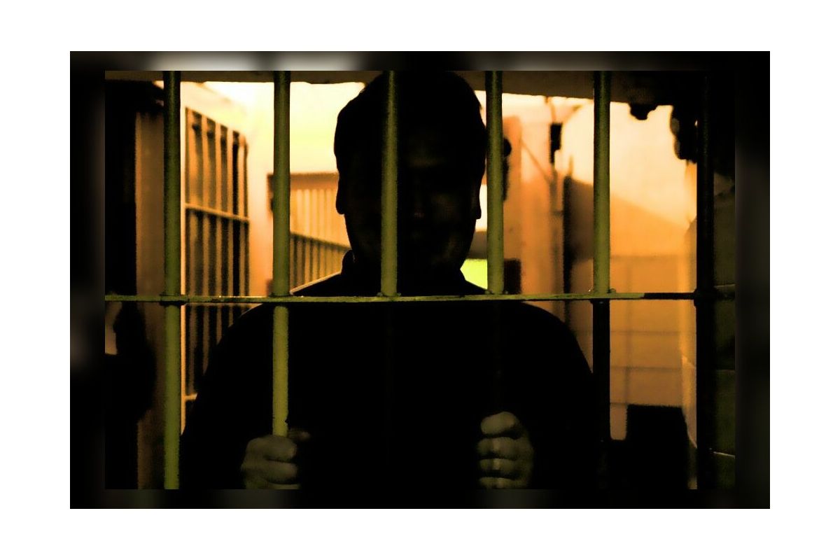 За надання хабара поліцейському, незаконне заволодіння автомобілем та крадіжку злодій понад 4 роки проведе за гратами За надання хабара поліцейському, незаконне заволодіння автомобілем та крадіжку злодій понад 4 роки проведе за гратами