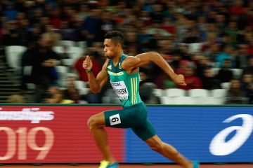 Вайд ван Нікерк перемагає в матчі за збірну, заявивши, що він «майже забув, як бігати» Вайд ван Нікерк перемагає в матчі за збірну, заявивши, що він «майже забув, як бігати»