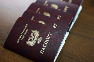 На росії не визнають видані «л/днр» паспорти і не пропускають їх власників через кордон На росії не визнають видані «л/днр» паспорти і не пропускають їх власників через кордон