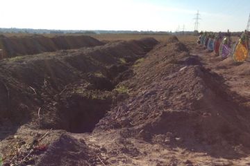 У Дніпрі втридорога продають «коронавірусні могили» У Дніпрі втридорога продають «коронавірусні могили»