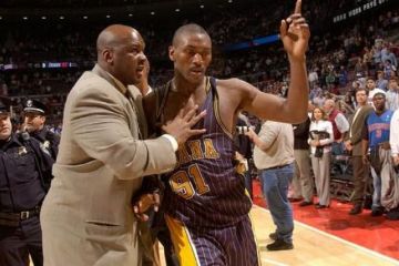 Худшая ночь в истории НБА? Netflix выпустил документальный фильм о побоище в Детройте. День, когда в НБА баскетбол отошел на второй план Худшая ночь в истории НБА? Netflix выпустил документальный фильм о побоище в Детройте. День, когда в НБА баскетбол отошел на второй план