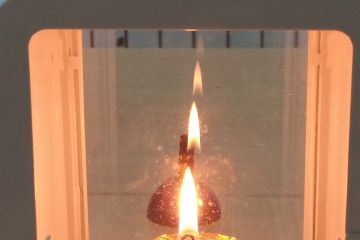 До історичного музею Дніпра передали вогонь із Віфлеєма  До історичного музею Дніпра передали вогонь із Віфлеєма