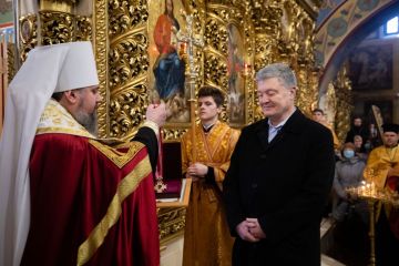 Річниця Об’єднавчого собору: Патріарх Варфоломій і Митрополит Епіфаній привітали Порошенка і відзначили його роль у створенні ПЦУ Річниця Об’єднавчого собору: Патріарх Варфоломій і Митрополит Епіфаній привітали Порошенка і відзначили його роль у створенні ПЦУ