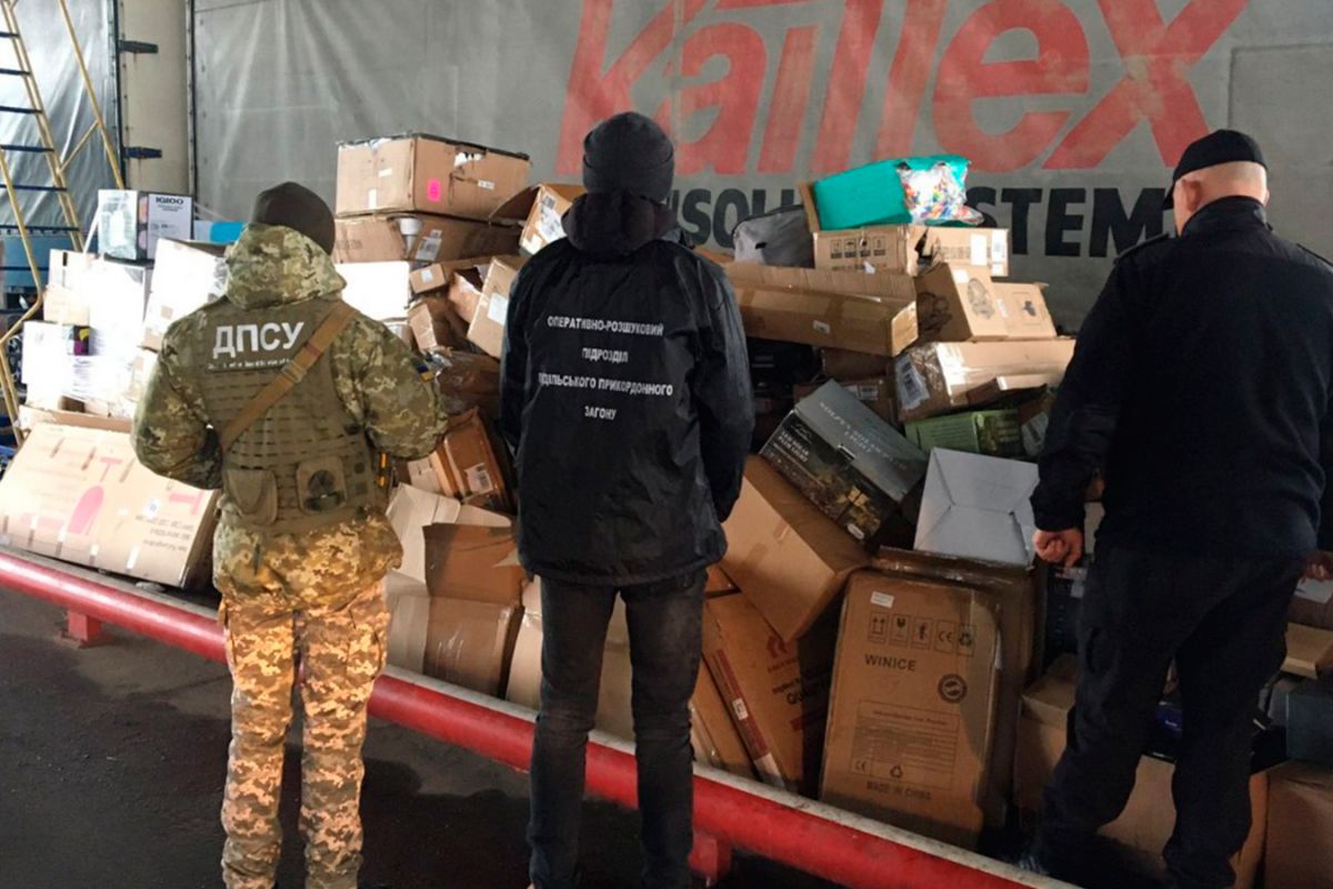 На Одещині затримали контрабандистів – товарів вилучено на більш ніж мільйон гривень На Одещині затримали контрабандистів – товарів вилучено на більш ніж мільйон гривень