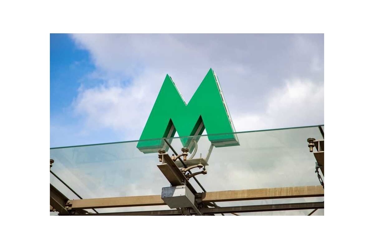 Метро у Києві не може відновити роботу через дефіцит електроенергії Метро у Києві не може відновити роботу через дефіцит електроенергії