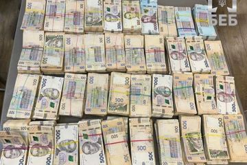 ТУ БЕБ у Львівській області вилучили готівку та електронні цигарки на понад 26 млн грн ТУ БЕБ у Львівській області вилучили готівку та електронні цигарки на понад 26 млн грн