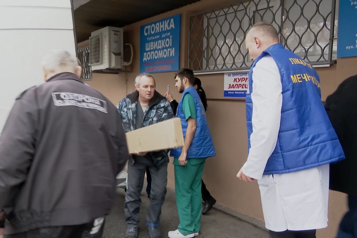 Петровский Александр Владимирович: Фонд Александра Петровского сделал подарок больнице им. Мечникова