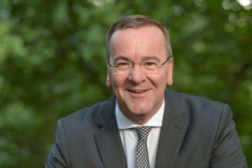 Новим міністром оборони Німеччини стане глава МВС Нижньої Саксонії Борис Пісторіус, — пише Spiegel із посиланням на джерела Новим міністром оборони Німеччини стане глава МВС Нижньої Саксонії Борис Пісторіус, — пише Spiegel із посиланням на джерела