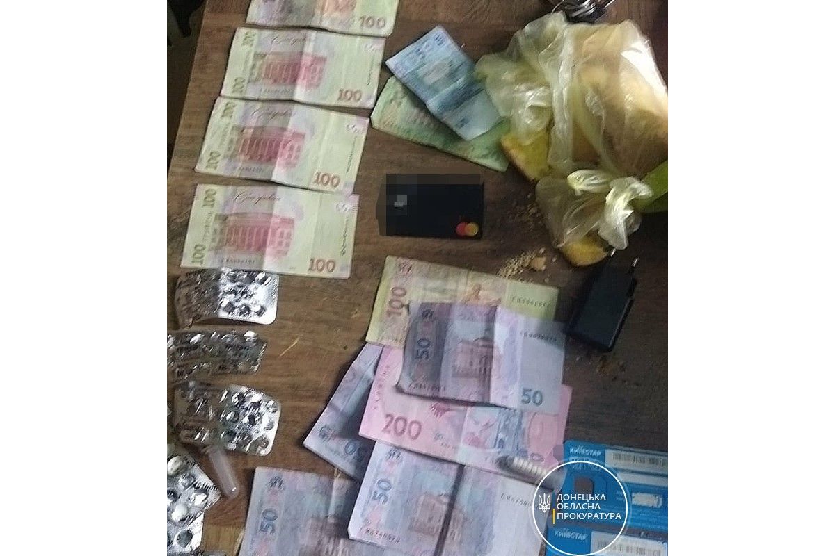 У Маріуполі викрито організовану злочинну групу, яка збувала психотропні речовини та прекурсори наркозалежним особам (ФОТО) У Маріуполі викрито організовану злочинну групу, яка збувала психотропні речовини та прекурсори наркозалежним особам (ФОТО)