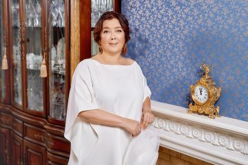 Марина Ермилова: Титушки под прикрытием полиции ворвались в мой дом, избили меня. Сообщаю официально - нет никакой семейной драмы. Есть криминал.  Марина Ермилова: Титушки под прикрытием полиции ворвались в мой дом, избили меня. Сообщаю официально - нет никакой семейной драмы. Есть криминал.