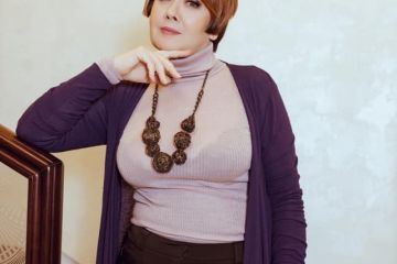 Марина Ермилова: Титушки под прикрытием полиции ворвались в мой дом, избили меня. Сообщаю официально - нет никакой семейной драмы. Есть криминал Марина Ермилова: Титушки под прикрытием полиции ворвались в мой дом, избили меня. Сообщаю официально - нет никакой семейной драмы. Есть криминал