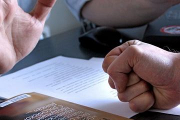 "Чорні колектори" тероризують українців "Чорні колектори" тероризують українців