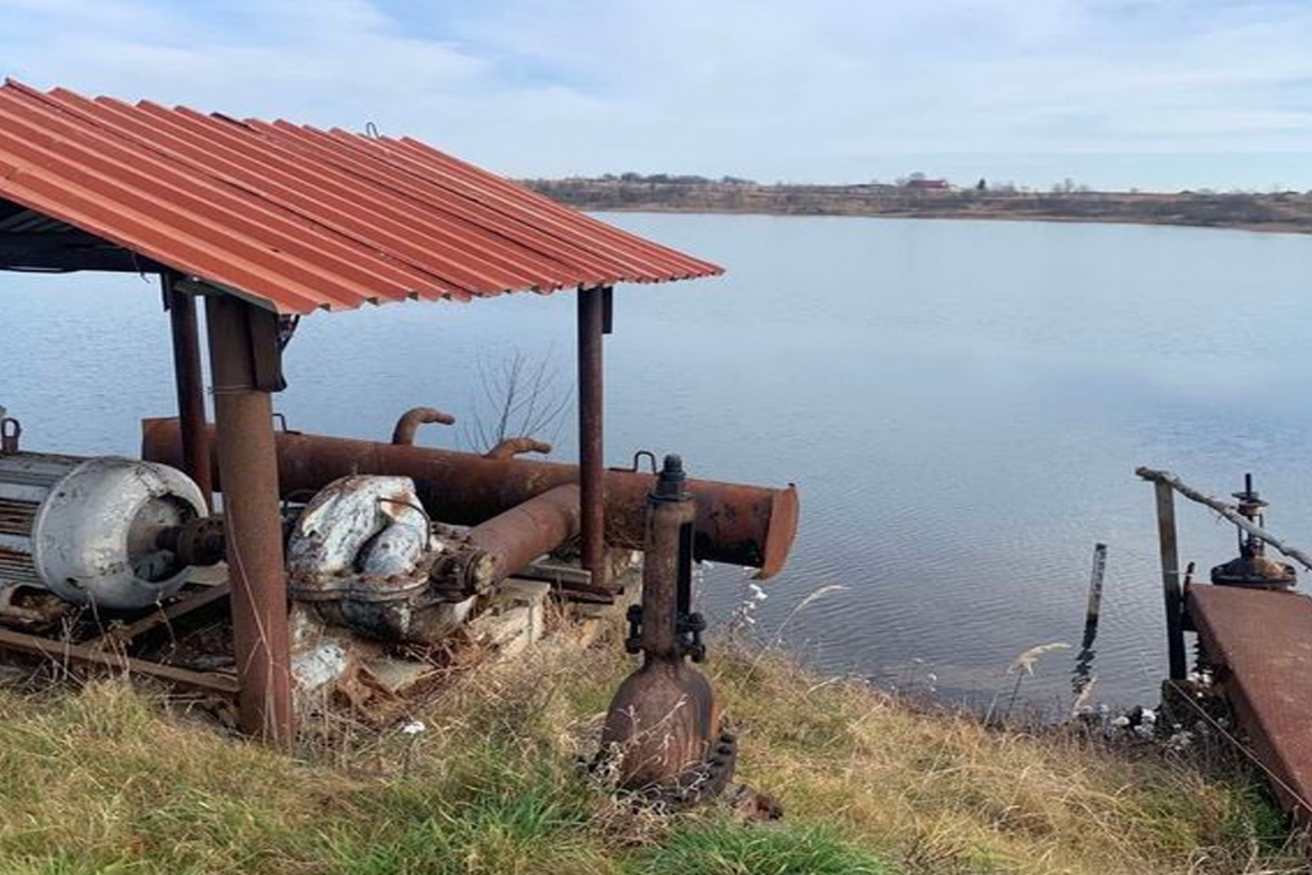 На Львівщині підприємство скидає свої відходи у річку 