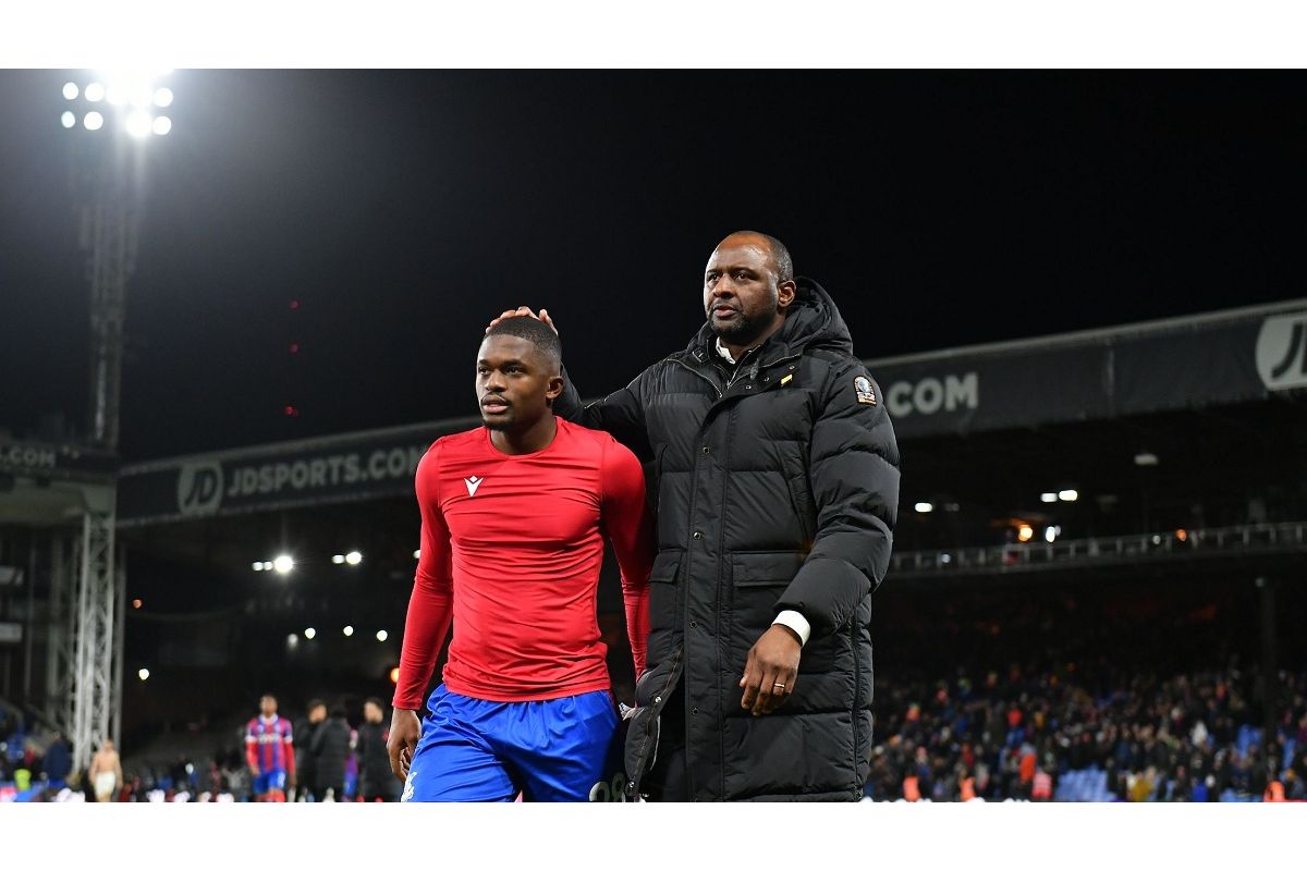 Керівництво "Крістал Пелас" попрощалось Патріком Вієйра Керівництво "Крістал Пелас" попрощалось Патріком Вієйра