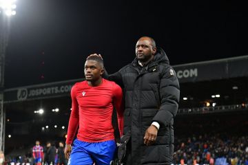 Керівництво "Крістал Пелас" попрощалось Патріком Вієйра Керівництво "Крістал Пелас" попрощалось Патріком Вієйра