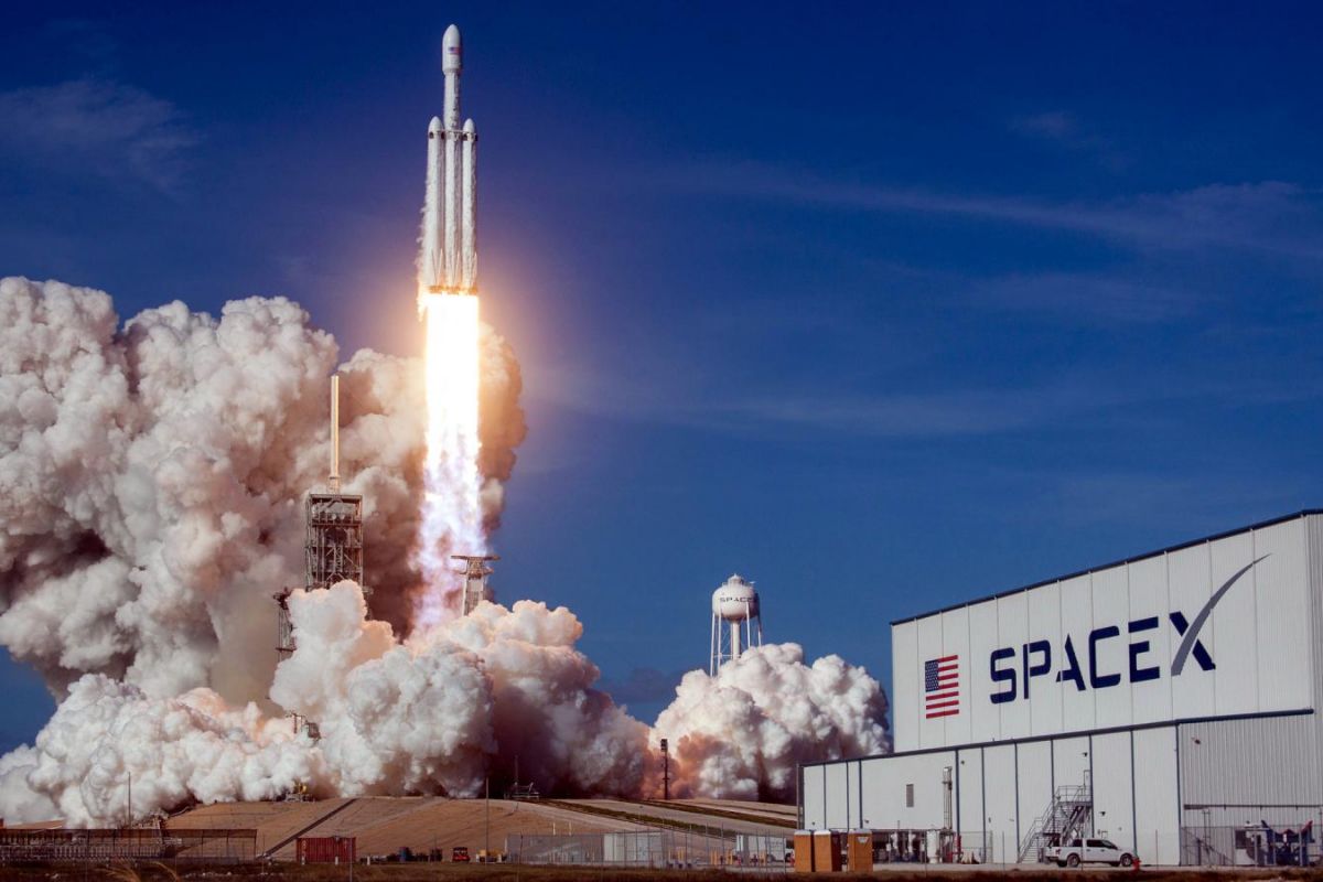 SpaceX розробляє супутникову мережу для американських спецслужб SpaceX розробляє супутникову мережу для американських спецслужб