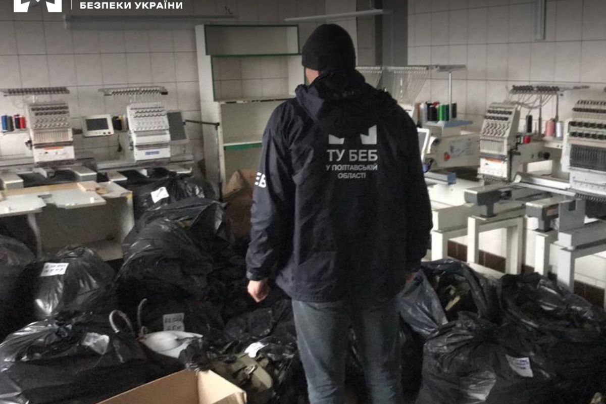 БЕБ на Полтавщині викрило підпільний цех з виготовлення одягу під марками відомих брендів БЕБ на Полтавщині викрило підпільний цех з виготовлення одягу під марками відомих брендів