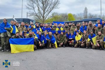 З полону звільнили ще 130 українців, – ексклюзивні фото СБУ З полону звільнили ще 130 українців, – ексклюзивні фото СБУ