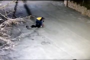 Повідомлено про підозру двом підліткам, які жорстоко побили 14-річного хлопця Повідомлено про підозру двом підліткам, які жорстоко побили 14-річного хлопця