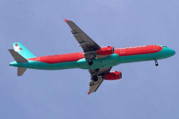 Екстрена посадка літака українських авіаліній в Одесі. Екстрена посадка літака українських авіаліній в Одесі.