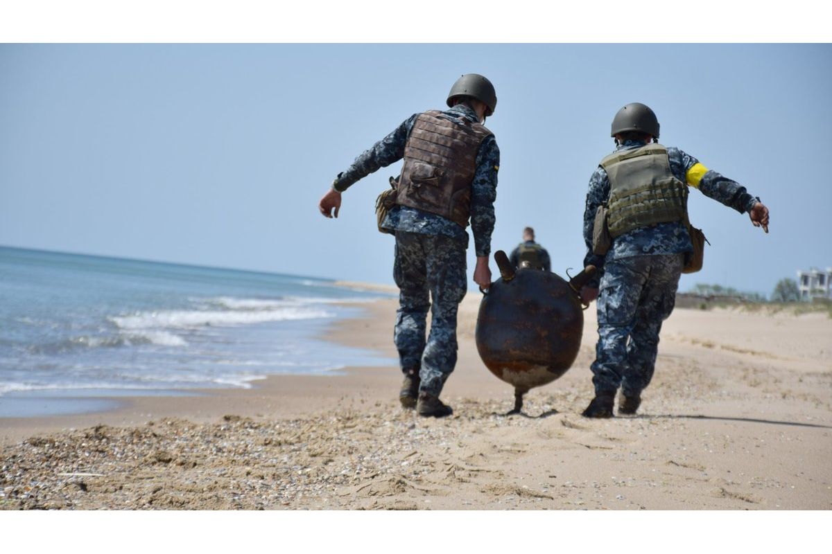 У Чорному морі може бути 400 – 600 російських мін, – спікер Одеської ОВА Братчук У Чорному морі може бути 400 – 600 російських мін, – спікер Одеської ОВА Братчук