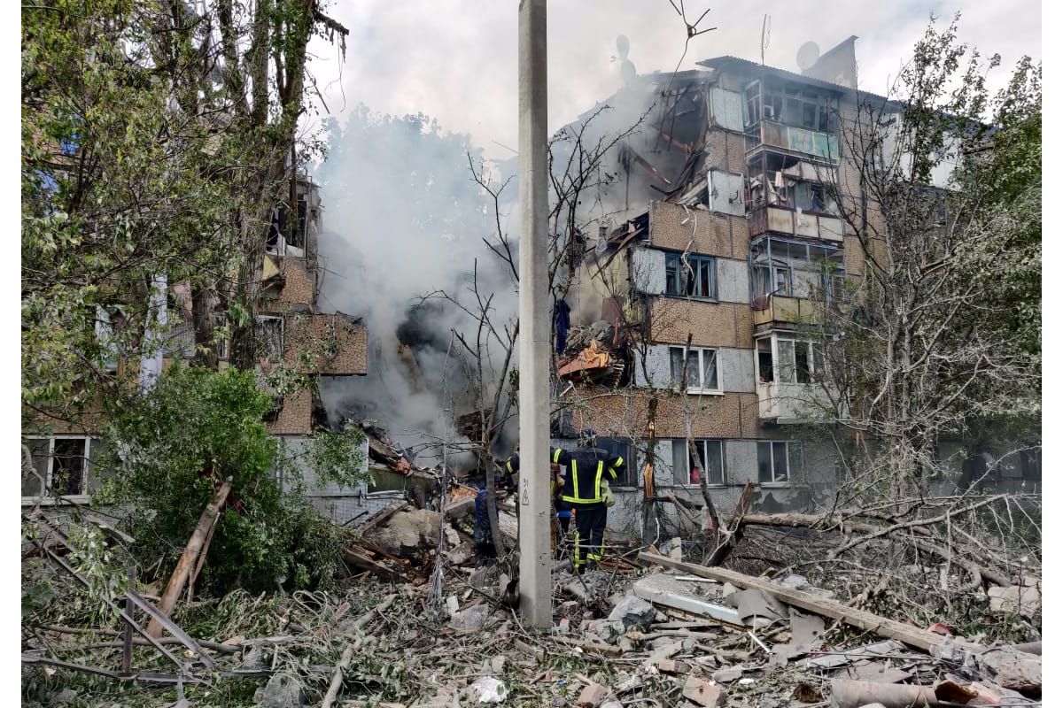 У Бахмуті з-під завалів дістали дев‘ятирічну дитину, ще одна людина загинула У Бахмуті з-під завалів дістали дев‘ятирічну дитину, ще одна людина загинула