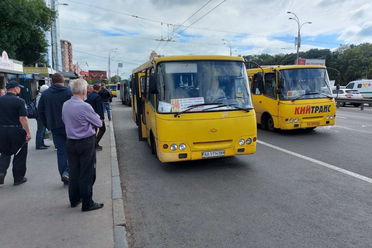 Із 22 травня у Києві у разі оголошення повітряної тривоги наземний громадський транспорт довозитиме пасажирів до найближчого укриття, – рішення Ради оборони міста Києва