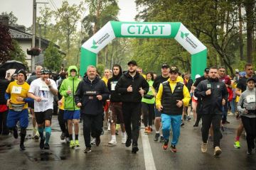 «Буча біжить заради перемоги»: благодійний забіг миру об'єднав громаду та зібрав кошти для захисників. «Буча біжить заради перемоги»: благодійний забіг миру об'єднав громаду та зібрав кошти для захисників.