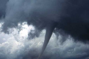 Мощный торнадо повредил дома на Херсонщине  Мощный торнадо повредил дома на Херсонщине