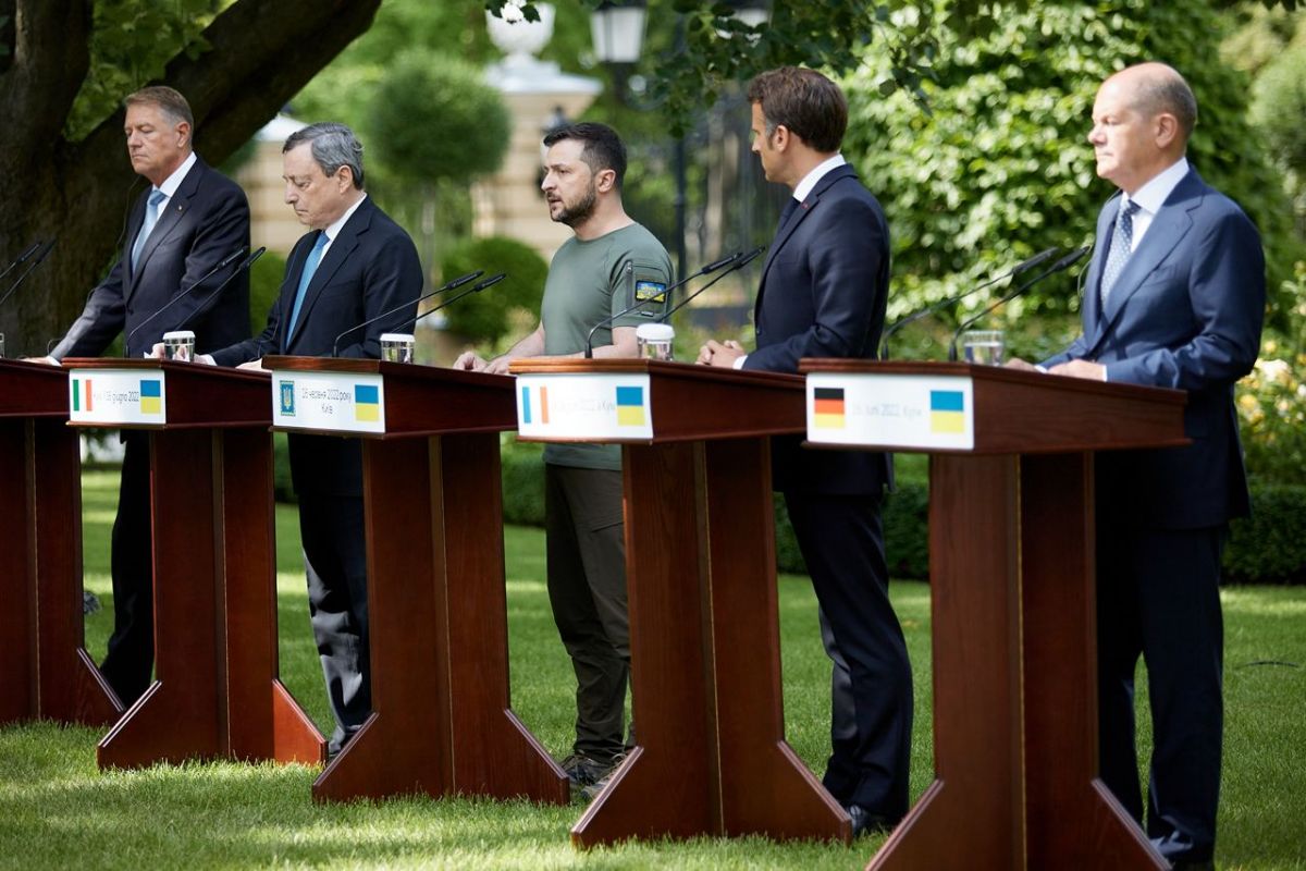 Макрон, Шольц та Драгі закликали Зеленського до переговорів з Росією Макрон, Шольц та Драгі закликали Зеленського до переговорів з Росією