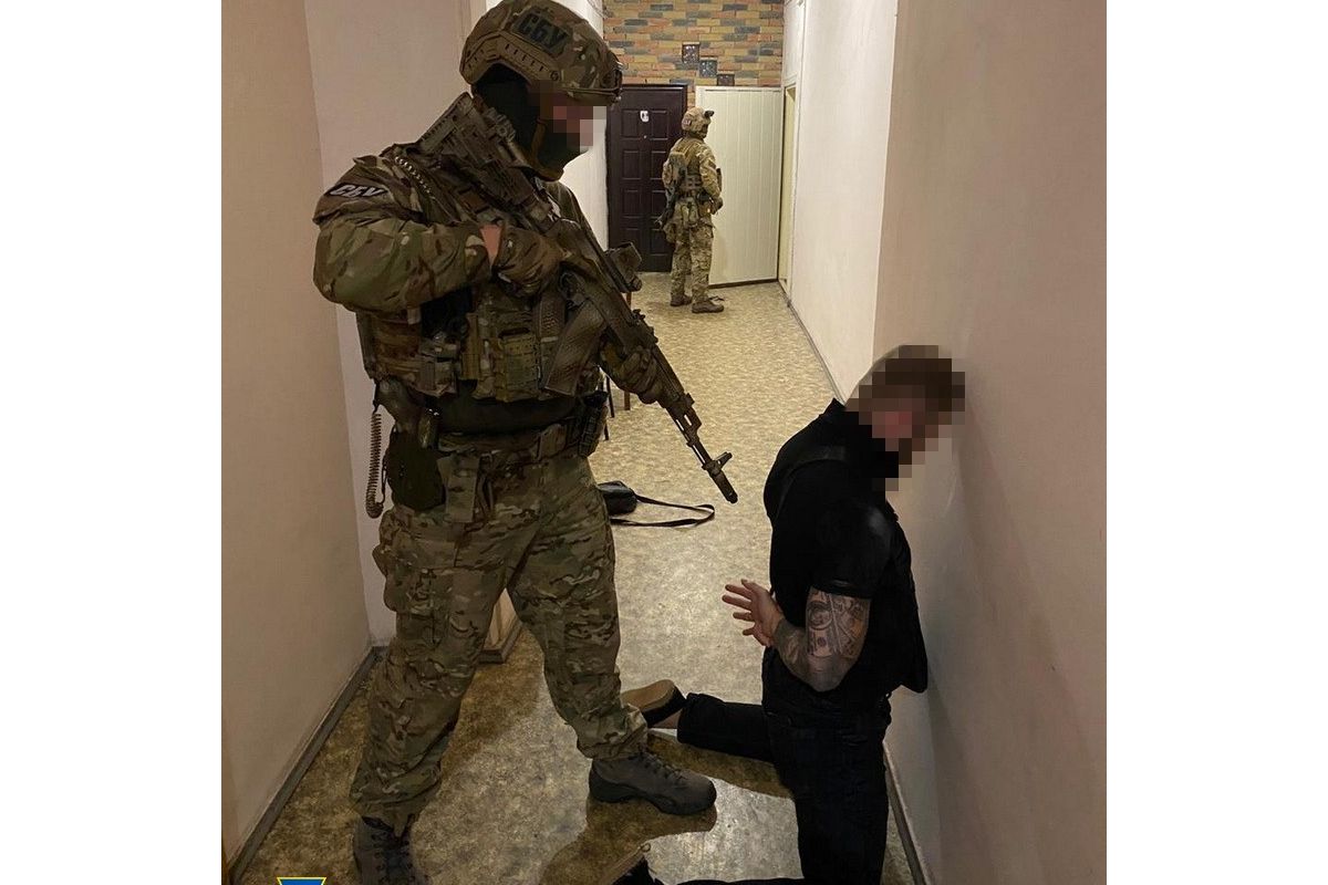 У Дніпрі затримали банду, яка шантажем та насильством збирала «данину» з підприємців У Дніпрі затримали банду, яка шантажем та насильством збирала «данину» з підприємців