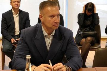 Беспредельщик Геннадий Вацак. Нардеп силой взял речной вокзал  Беспредельщик Геннадий Вацак. Нардеп силой взял речной вокзал