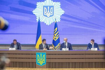 Володимир Зеленський представив колективу Міністерства внутрішніх справ нового очільника відомства – Дениса Монастирського Володимир Зеленський представив колективу Міністерства внутрішніх справ нового очільника відомства – Дениса Монастирського