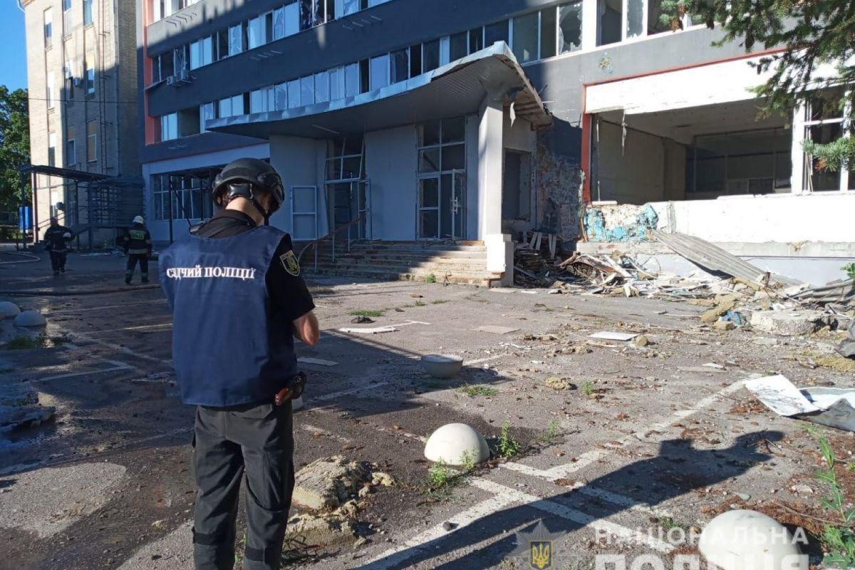 Вночі 17 липня ворог обстріляв Київський район Харкова - поліція документує наслідки ракетних ударів Вночі 17 липня ворог обстріляв Київський район Харкова - поліція документує наслідки ракетних ударів