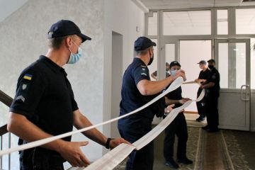 Діям у разі виникнення пожежі в судах були присвячені дводенні масштабні пожежно-технічні навчання, що відбулися у Хмельницьку  Діям у разі виникнення пожежі в судах були присвячені дводенні масштабні пожежно-технічні навчання, що відбулися у Хмельницьку