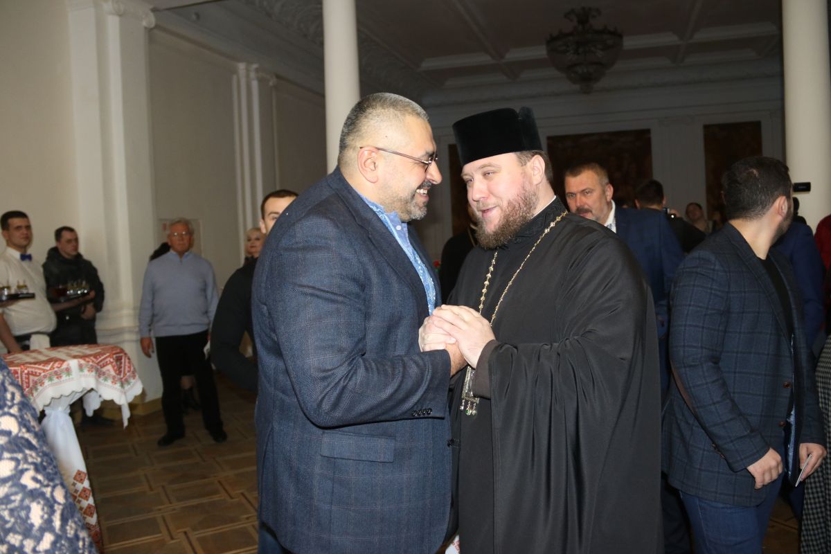 Арутюнян Эмиль Карленович : известный меценат помогает областной больнице выполнять аутологическую трансплантацию Арутюнян Эмиль Карленович : известный меценат помогает областной больнице выполнять аутологическую трансплантацию